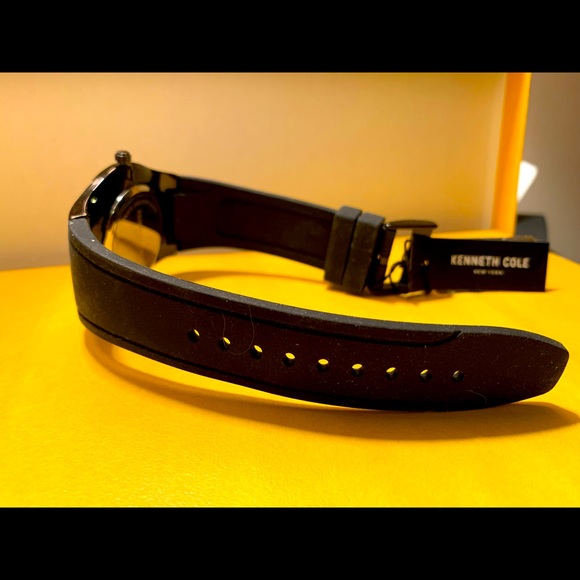 Kenneth Cole Black Strap Black/Rose Face